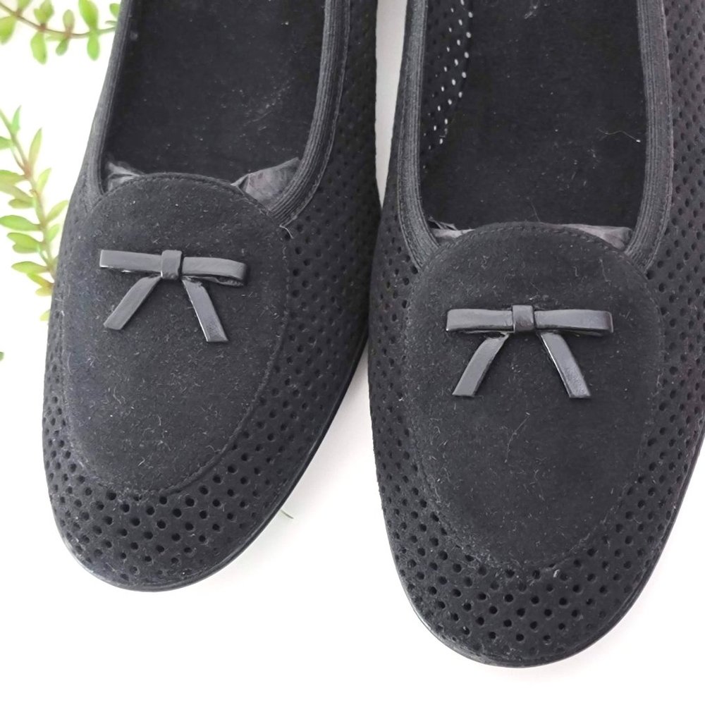 Stuart Weitzman Made in Spain Black Perforated Suede Bow Kitten Heel Flats SZ 11 - Picture 3 of 10